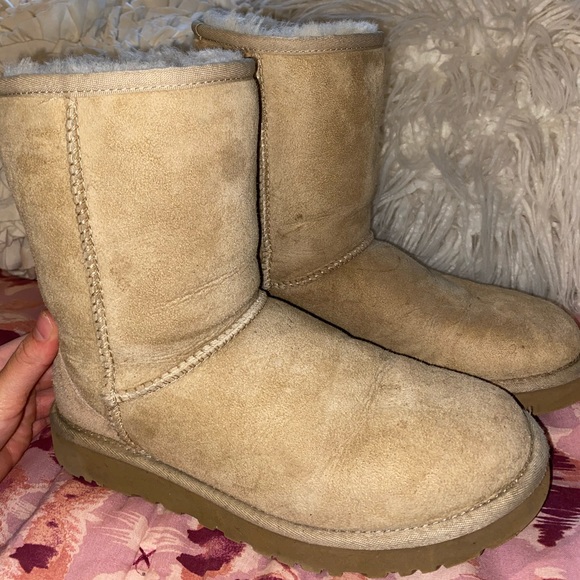 Classic Women’s Ugg’s Size 7 - Picture 1 of 6